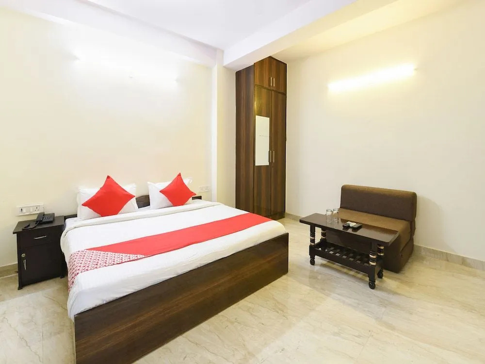 OYO 22394 Club Residency