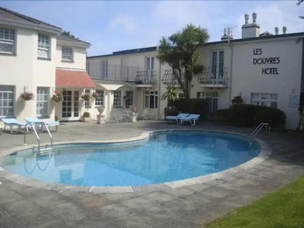 Les Douvres Hotel