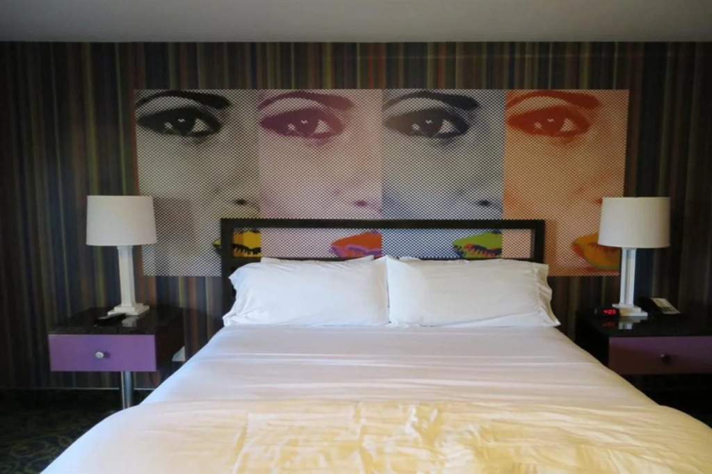7 Springs Inn & Suites