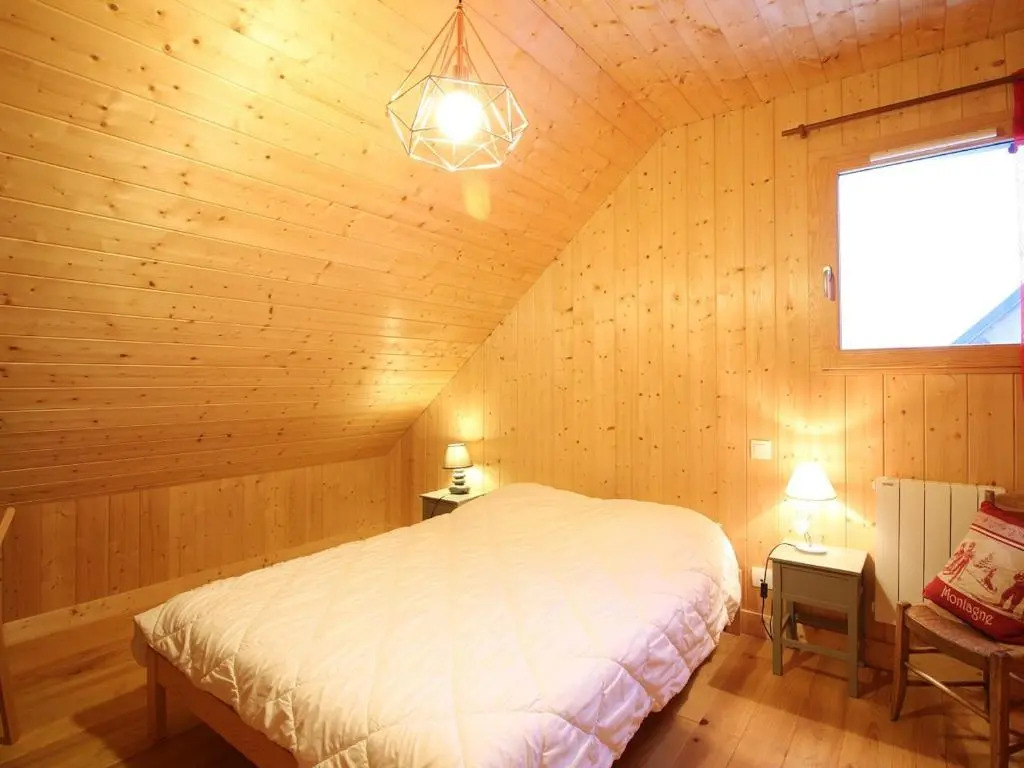 Chalet mitoyen avec terrasse, 2 chambres, parking privé - FR-1-608-65