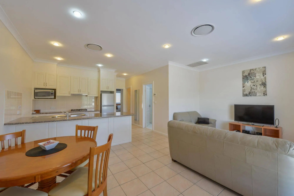 Cadman Motor Inn and Apartments