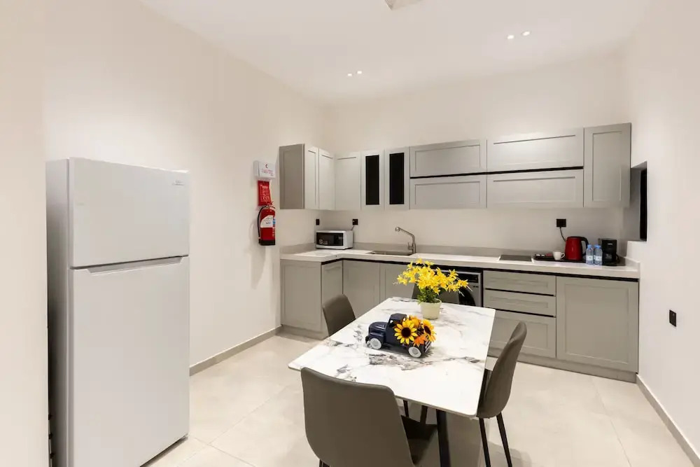 Spacious Designer Three Bedroom Home in Almadinah
