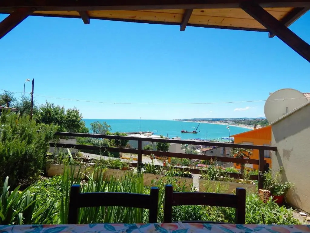 N75 - Numana, trilocale con giardino vista mare a 200 metri dalla spiaggia