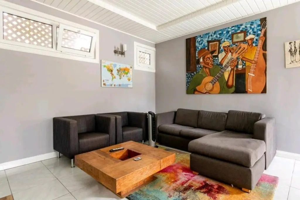 Sleek 4PPL apartment, Pool, Parking, Gated, CCTV & Wifi