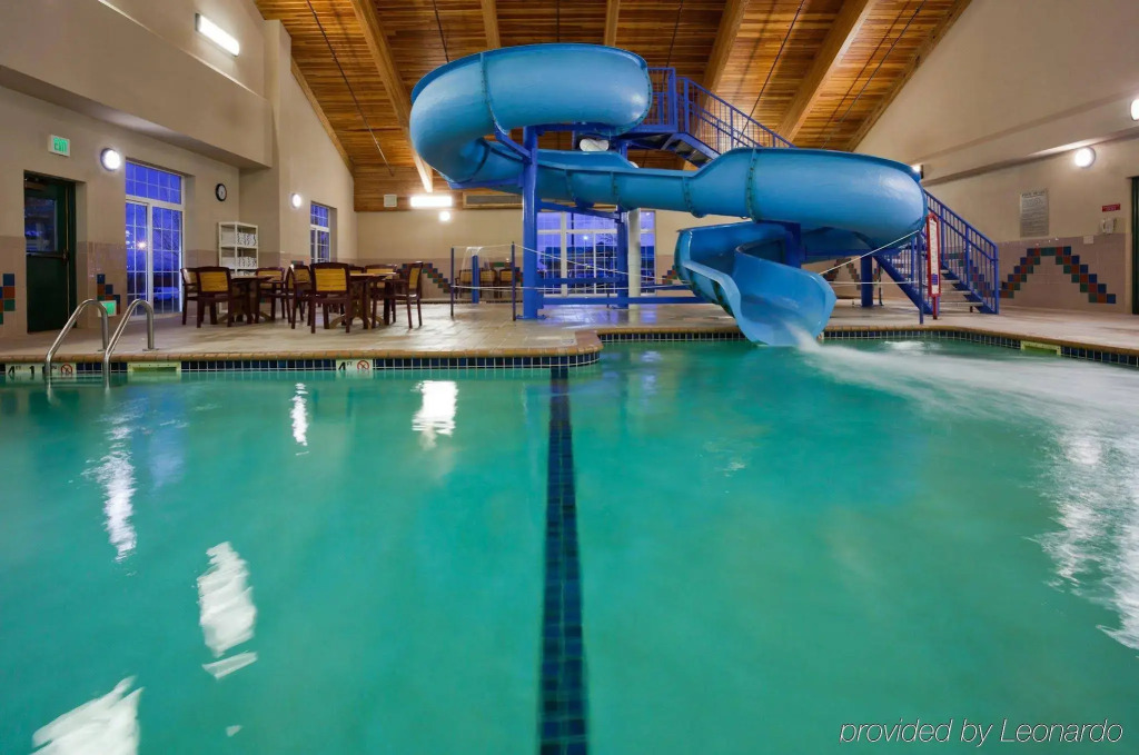 Country Inn & Suites by Radisson, Duluth North, MN
