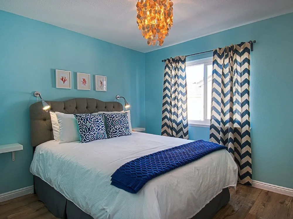 Suite Escapes 7 3 Bedrooms 2.5 Bathrooms Condo