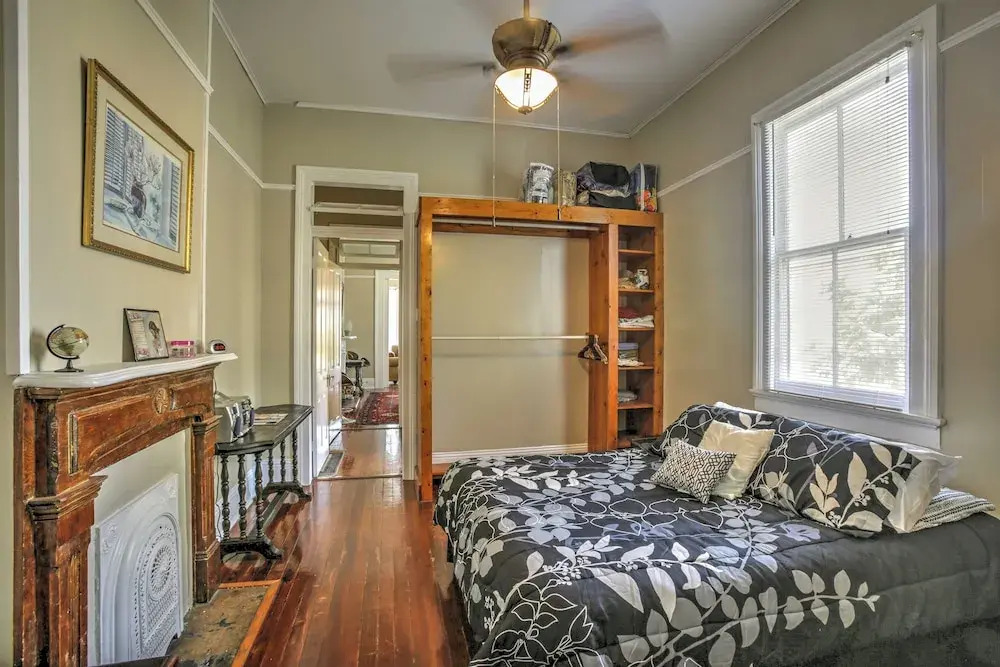 Walk to River, Tram & Zoo: Classic Nola Home!
