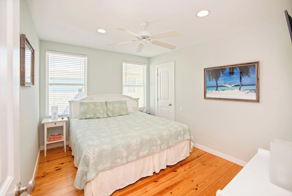 Bach Porch - Beach Gear Credit Included! 2 Shared Heated Pools