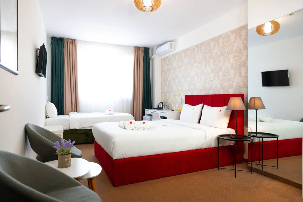 City Plaza Apartments & Rooms