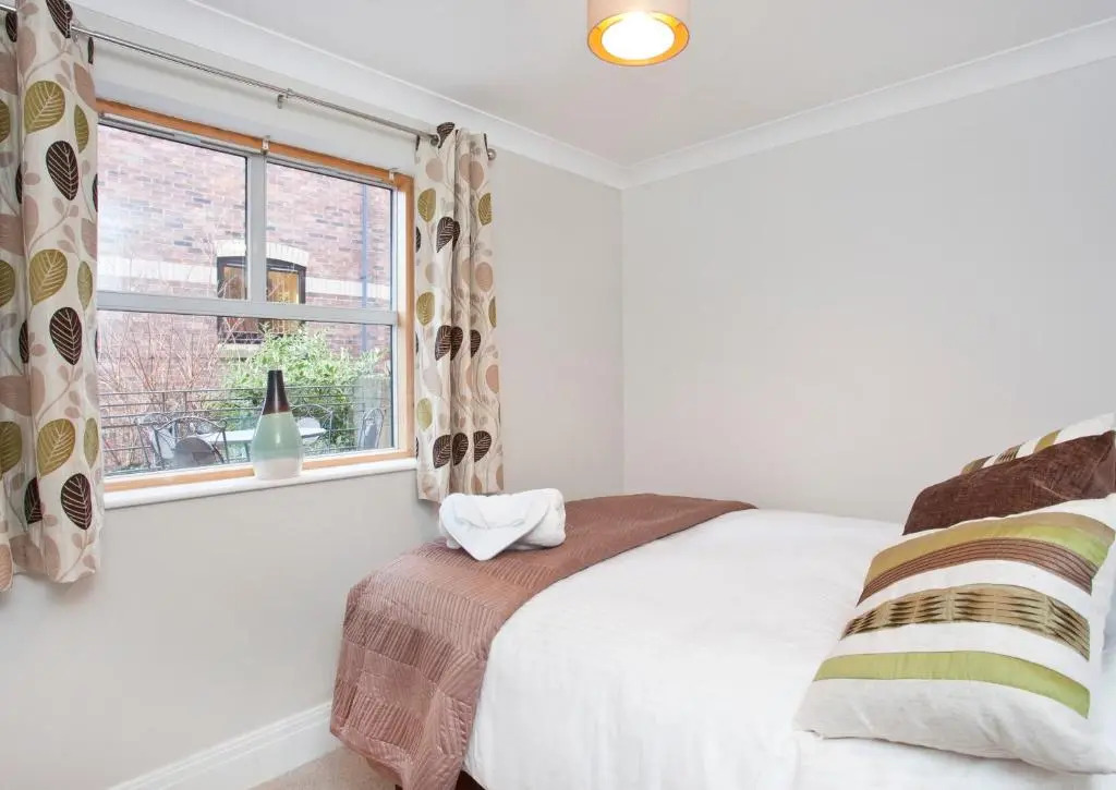 3 Emperors Wharf with Stunning River Views