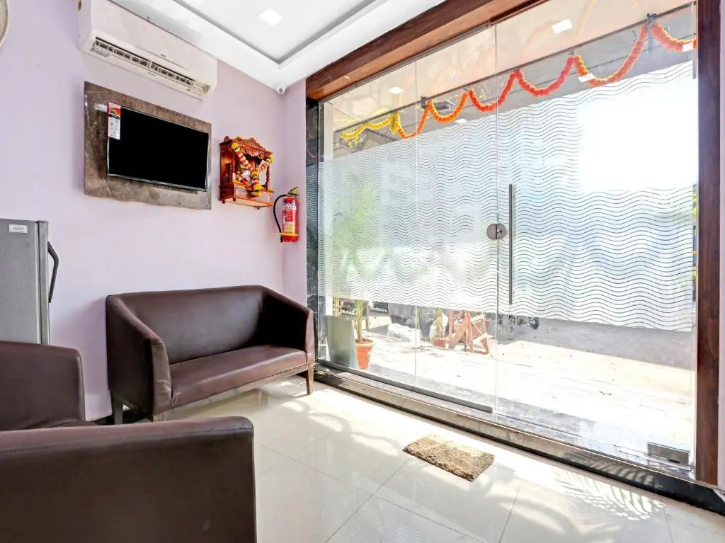 OYO 87623 Hotel Welcome