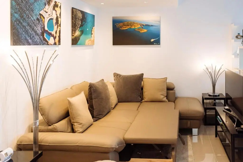 Luxury Flat 8 near Metro