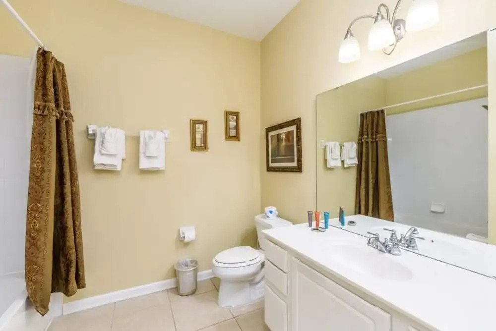 Lovely Third-Floor Vista Cay Resort Condo