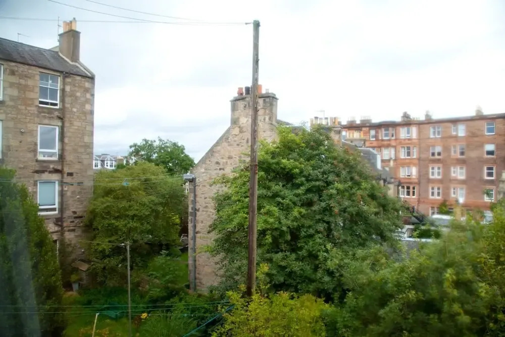 Bright & Quiet Edinburgh Home with Parking
