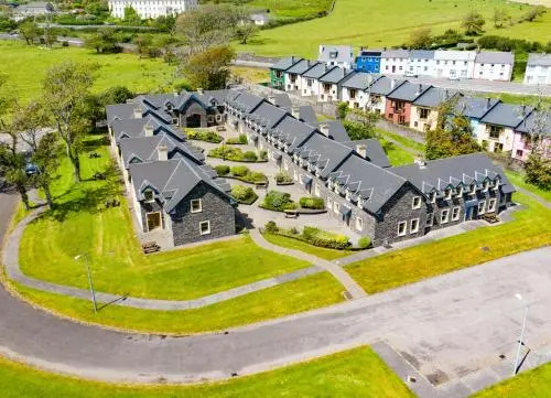 Dingle Courtyard Cottages 4 Bed Sleeps 8