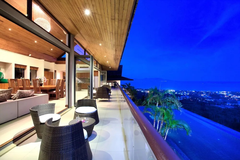 Grand Vista