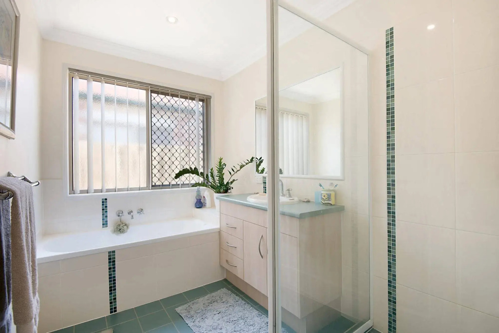 Central Redcliffe Holiday House