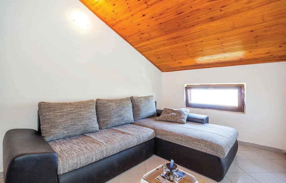 Stunning Home in Cesarica With Wifi and 3 Bedrooms