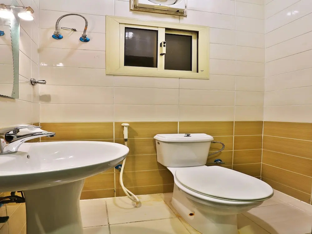 OYO 161 Middle East Suite