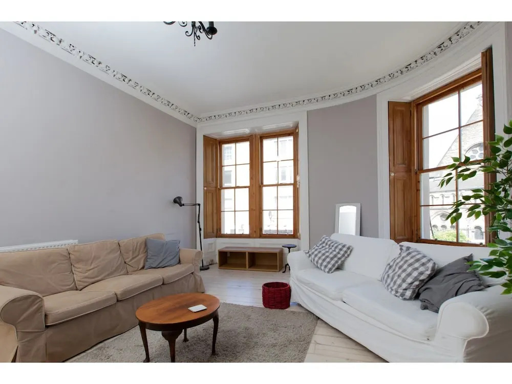 Bright Corner 1BR Tenement Next to Meadows