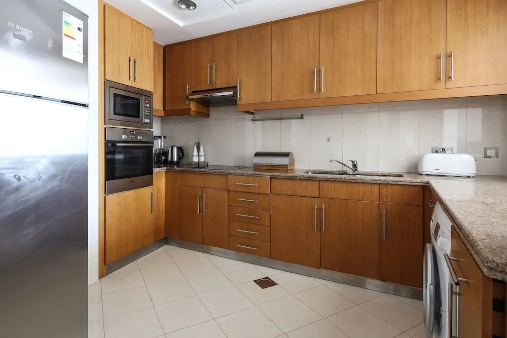 Spacious 2BR Dubai Marina Apartment, Amazing Location!
