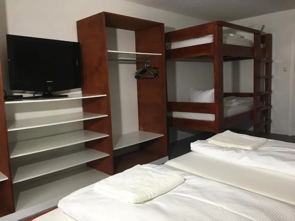 Hostel - Ron`s Guesthouse
