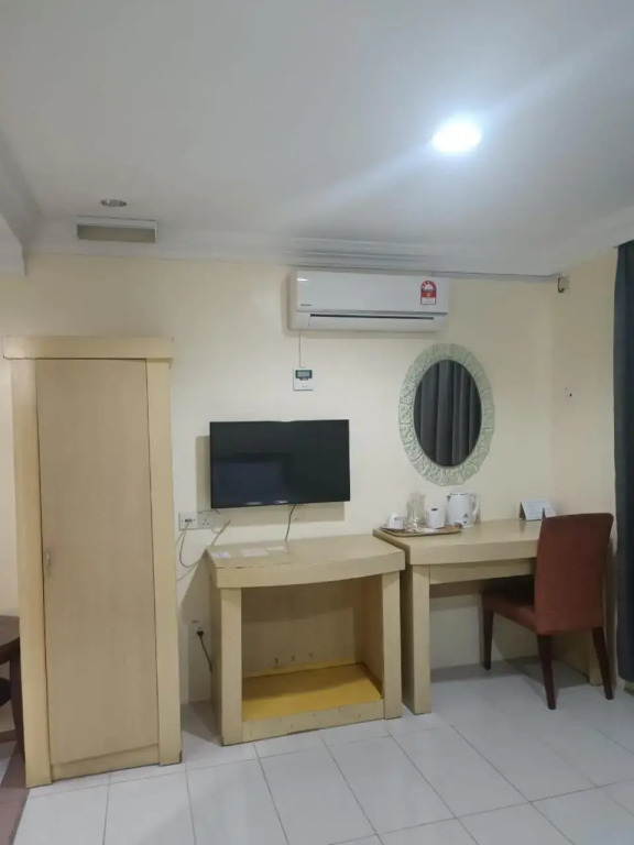 HOTEL AMBASSADOR 2
