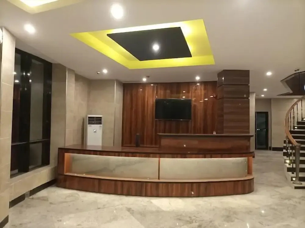 Rento Hotel and Suites
