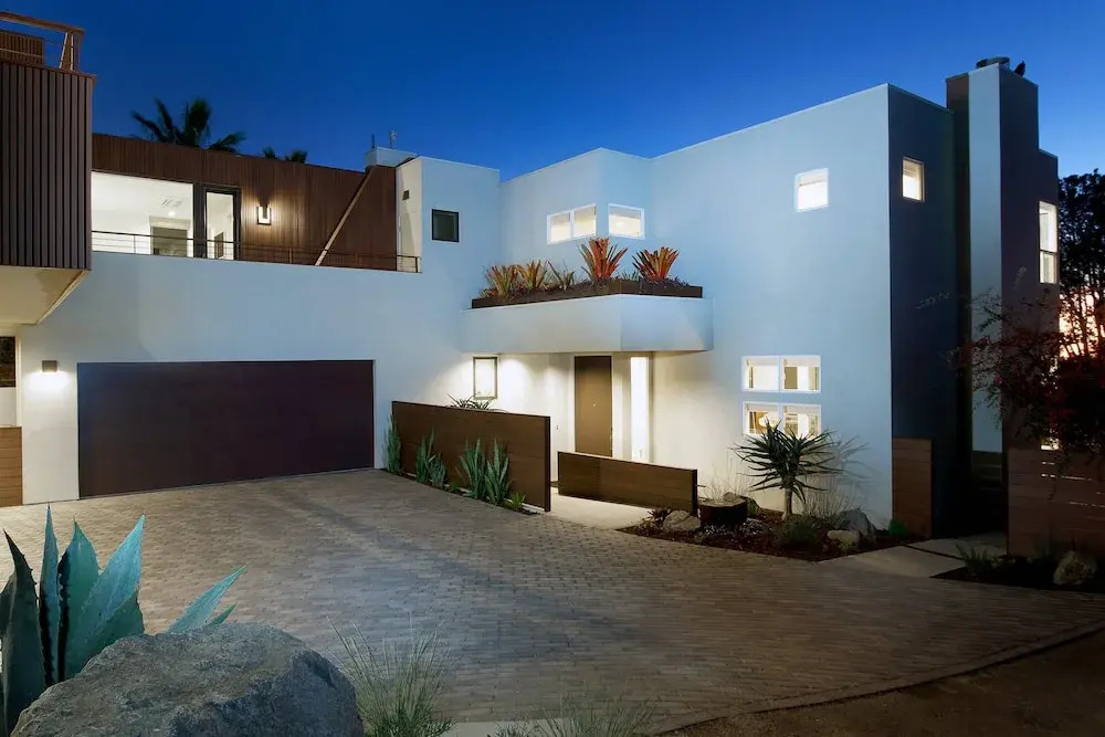 327 Hillcrest Drive