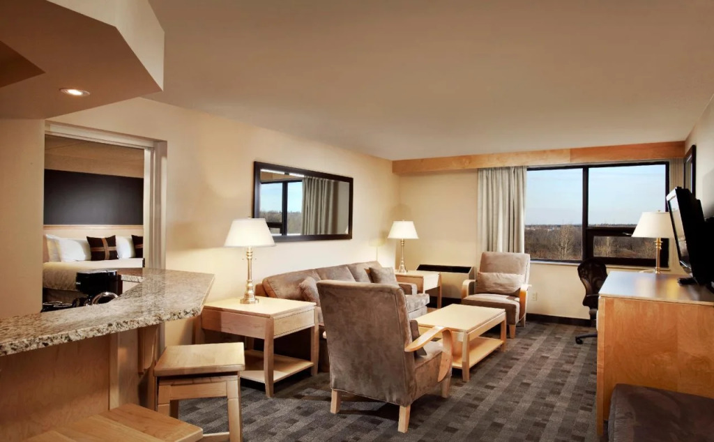 DoubleTree by Hilton Kingston - Newly Renovated