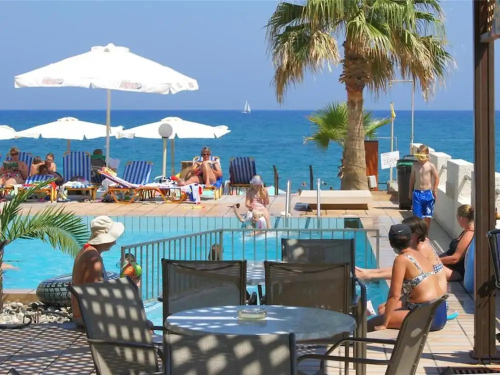 Apartment for 3 People With Swimming Pool Near the Beach