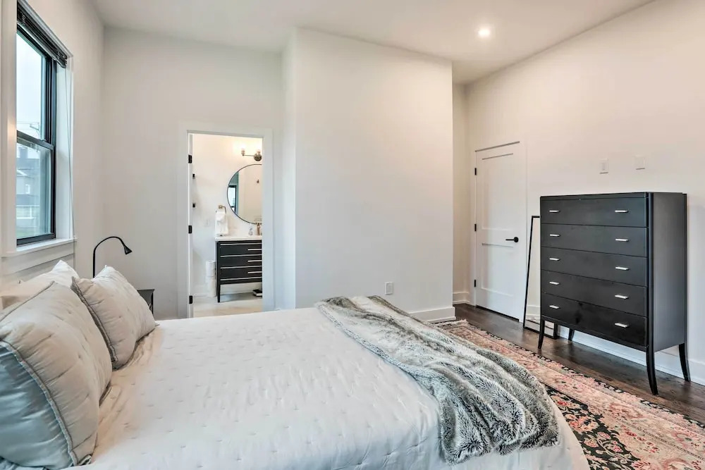 Long Branch Getaway: Grill, 1 Block to Beach!