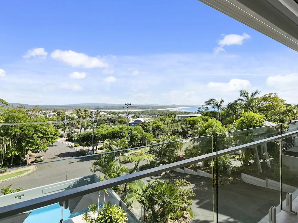 Exquisite Penthouse with views to Laguna Bay - Unit 3 Taralla 18 Edgar Bennett Avenue