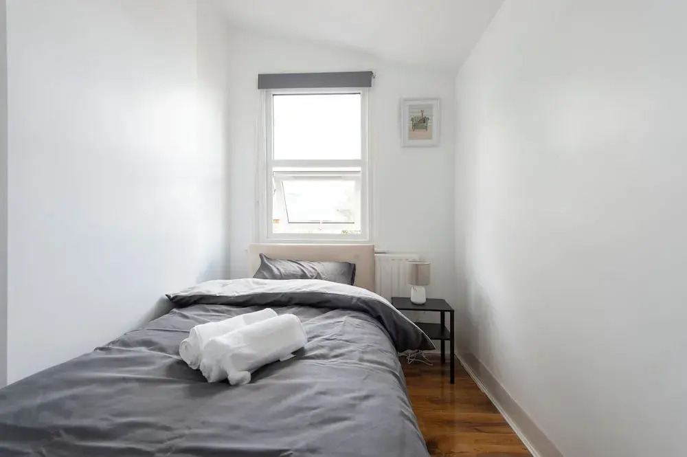 Stylish 4BR Home WiFi FreeParking