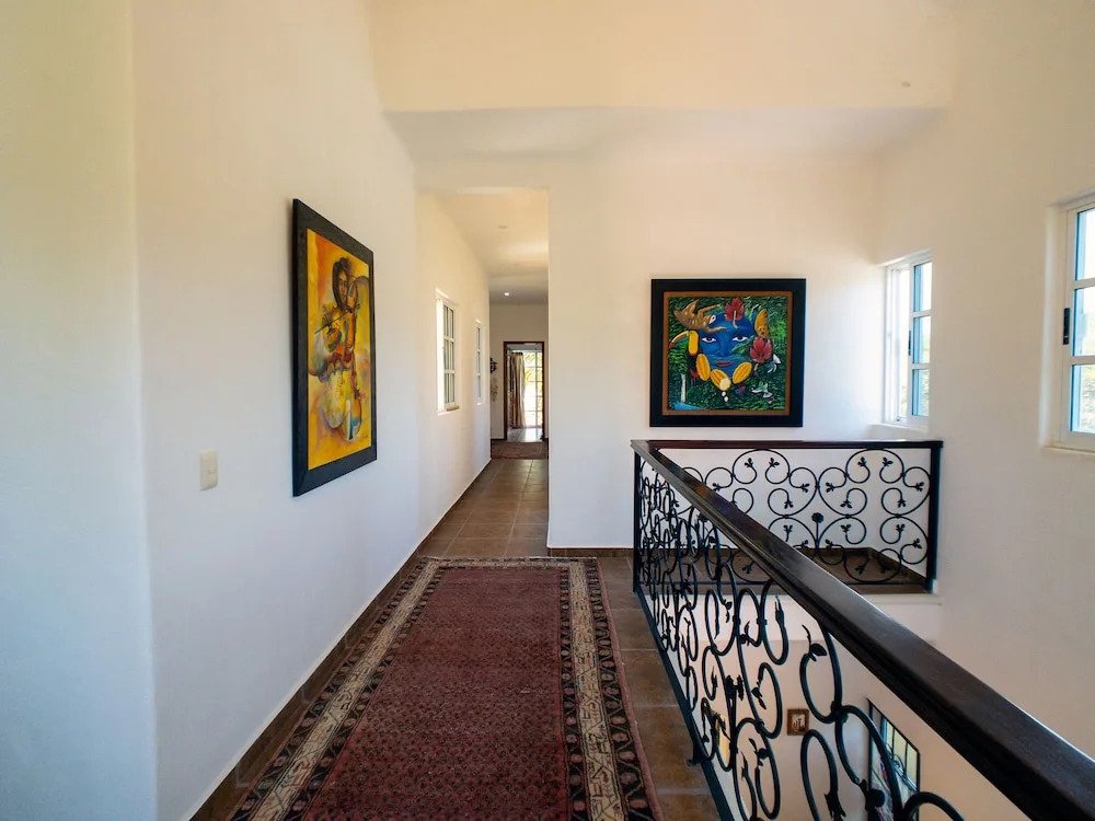 Casa Zarah - Hacienda Family Home - Pool and 2-Block to Beach