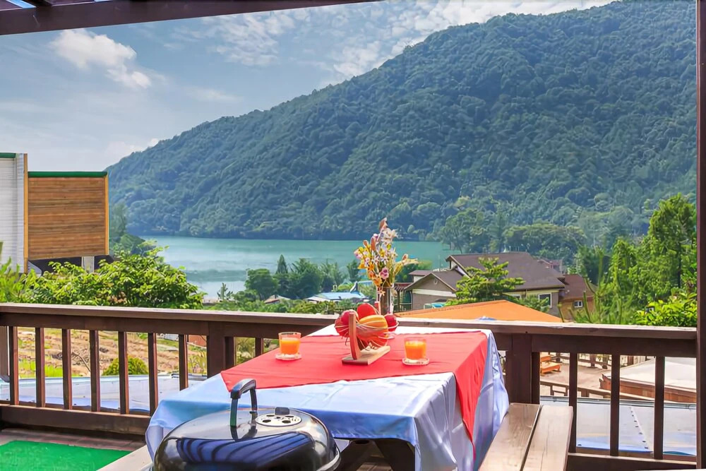 Fortune Lake Morning Pension