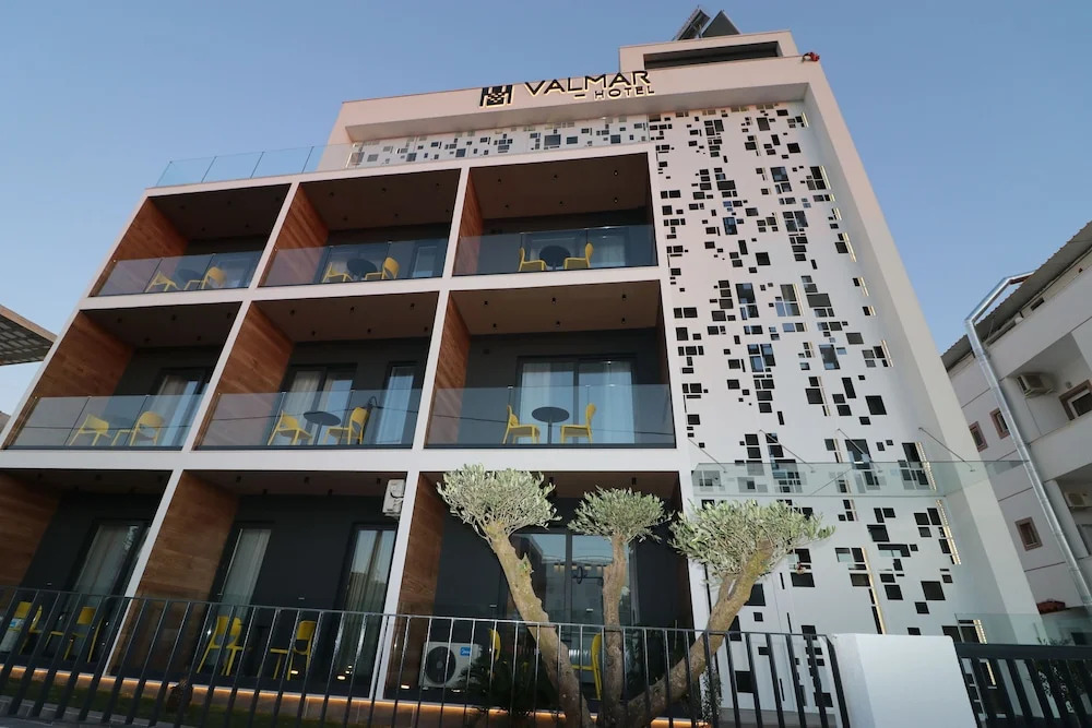 Valmar Hotel