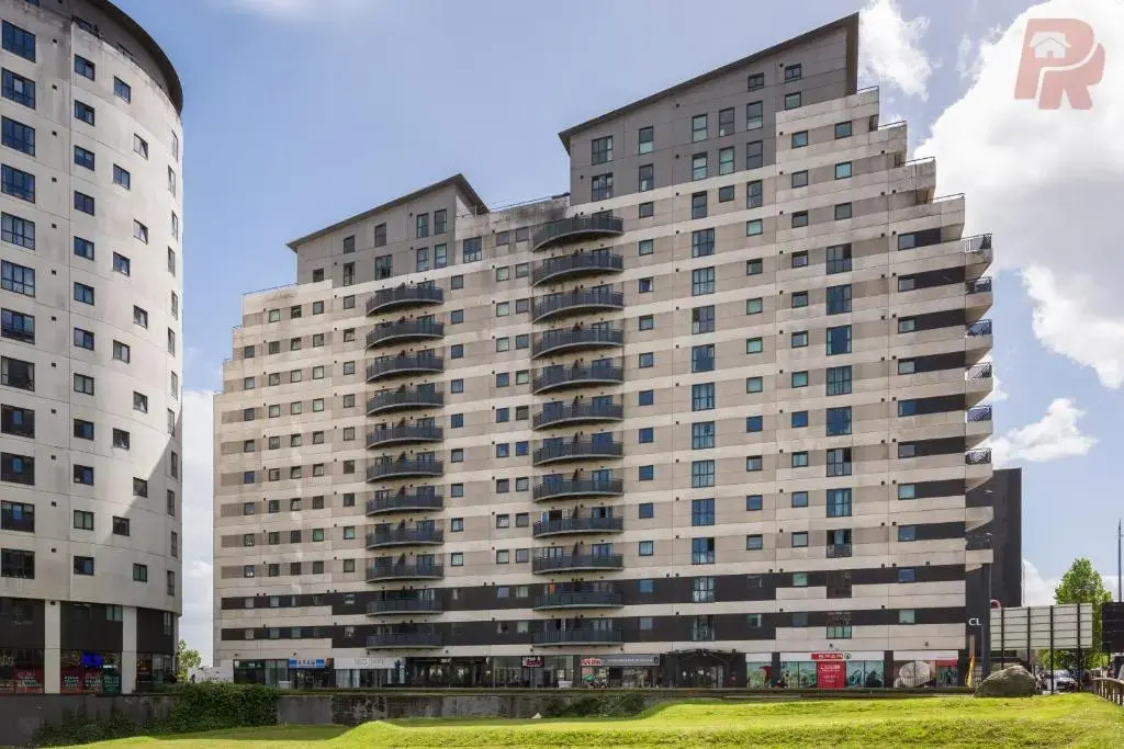 Central Massplaza 2 Bedroom Apartment - Parking & Balcony - Air Conditioned