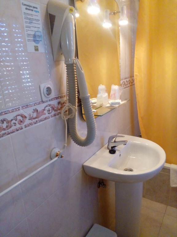 El Faisan C&R Hotel
