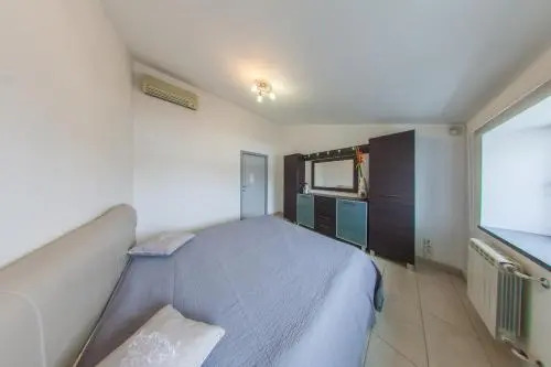 Mansard Apartment Antonovicha 4