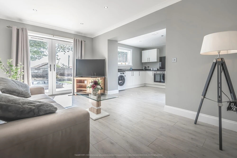 1 Bed Cottage-Sleeps 2-Parking-Pets-Hot Tub