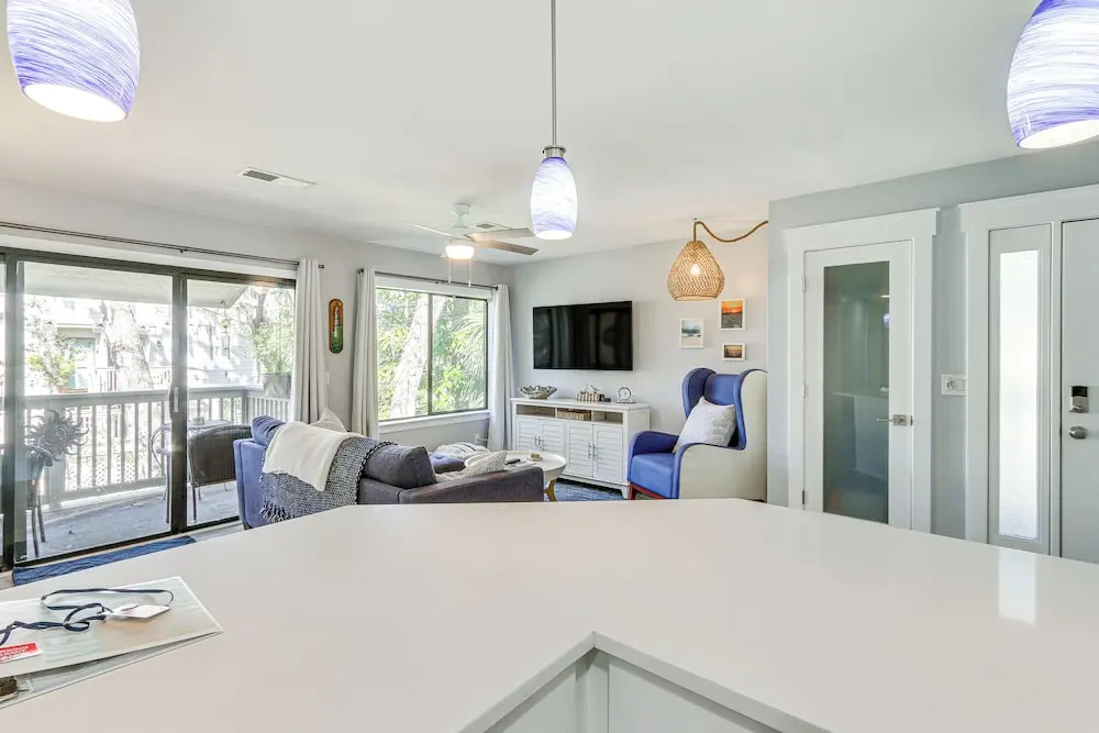 Walk to Coligny Beach: Tropical Hilton Head Condo
