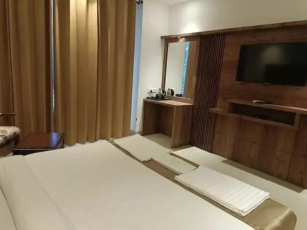 RR Hotel and Resort