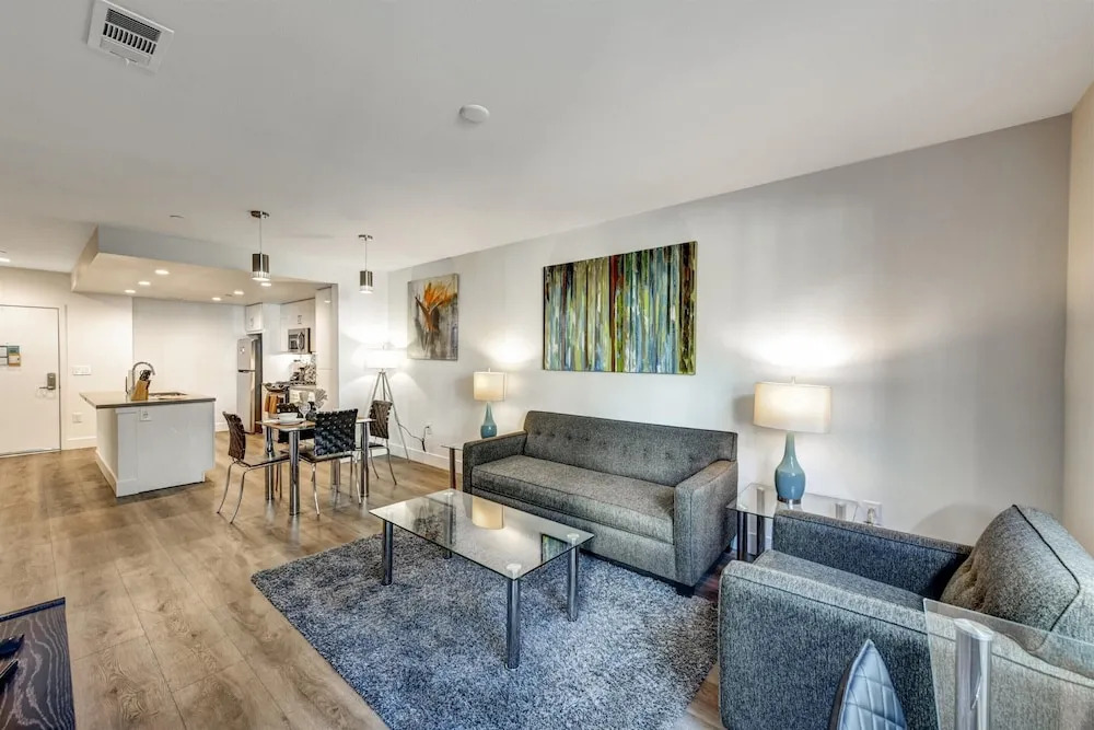 Global Luxury Suites Irvine