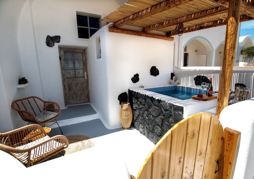 Asera Suites Near Kamari Beach