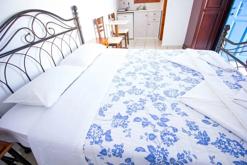 Eutuxia Rooms & Studios