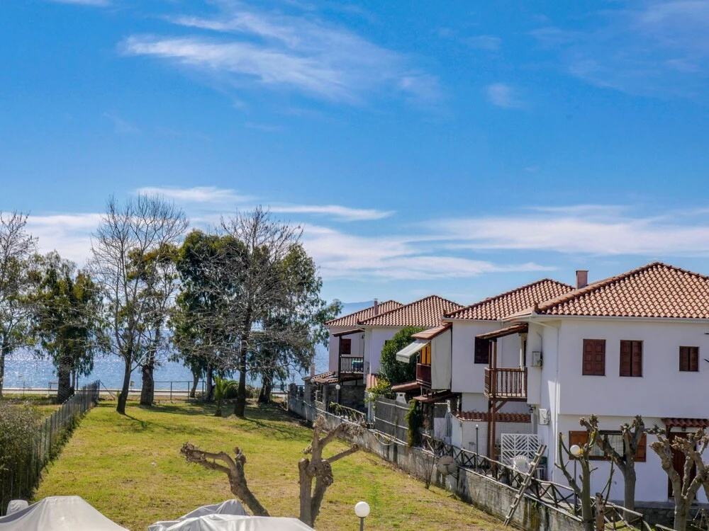 Cosy House Boat in Platanidia with Swimming Pool