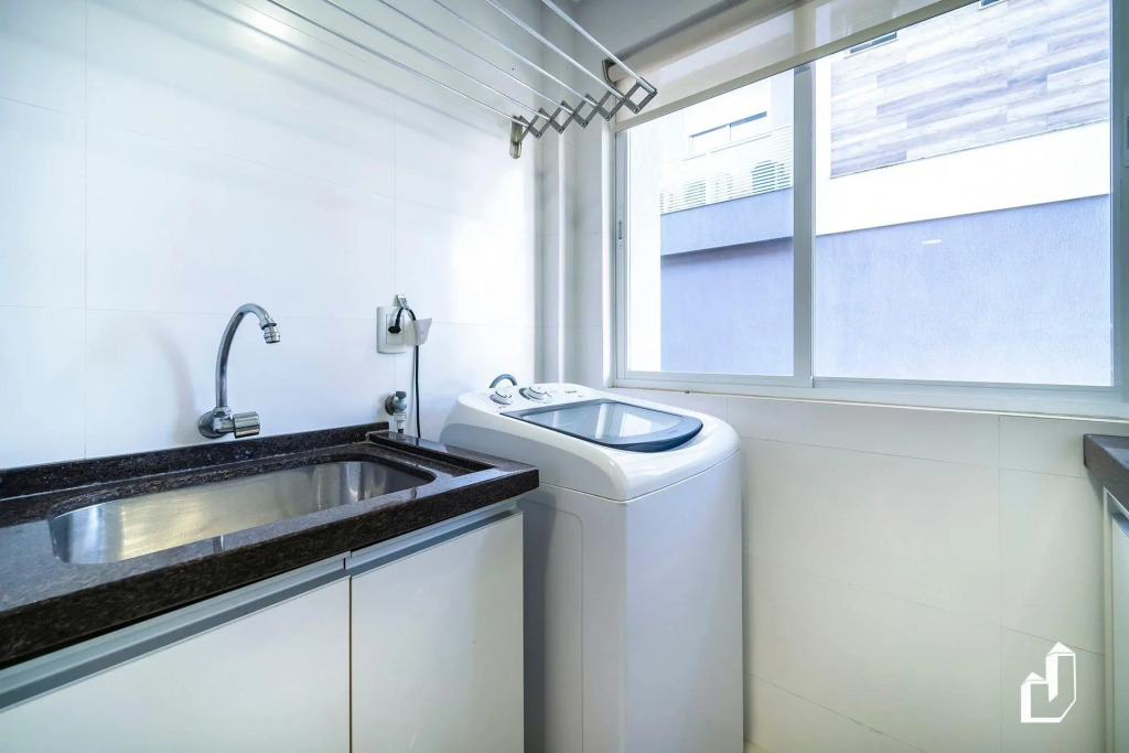 Kremer Residence: Apto 202 amplo próximo ao mar