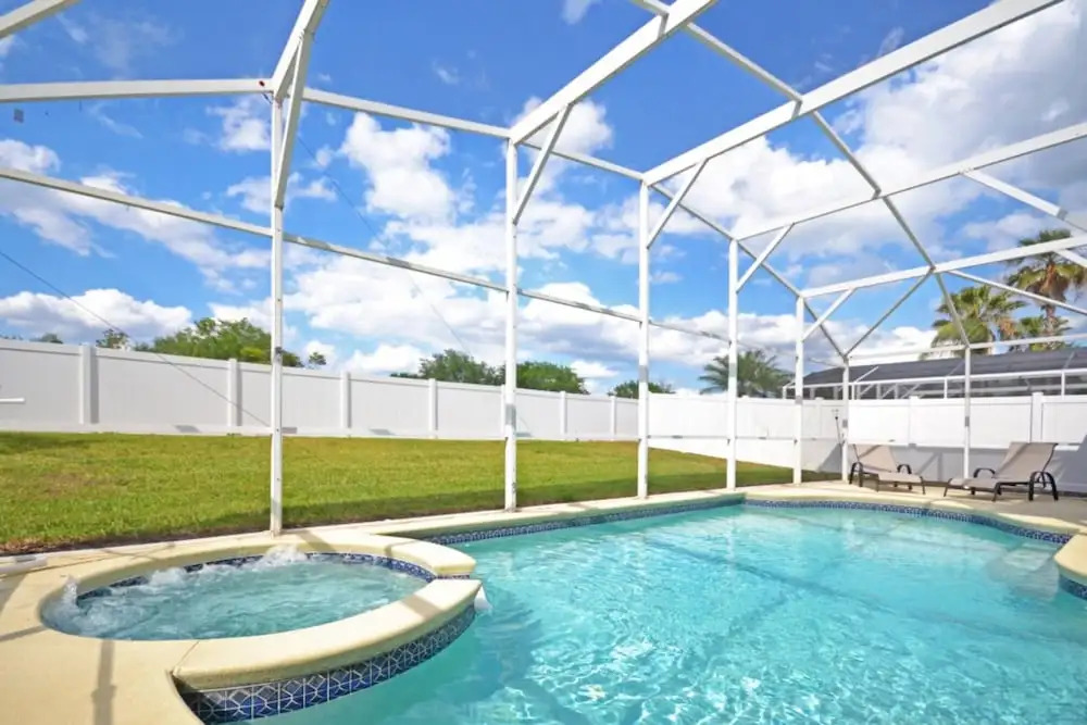 Hampton Lakes 215449