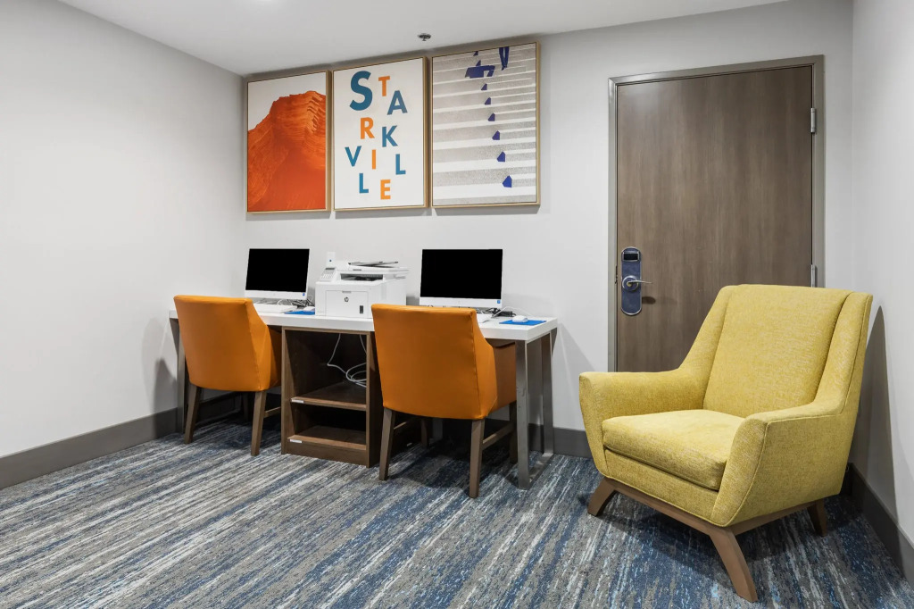 Holiday Inn Express & Suites Starkville by IHG